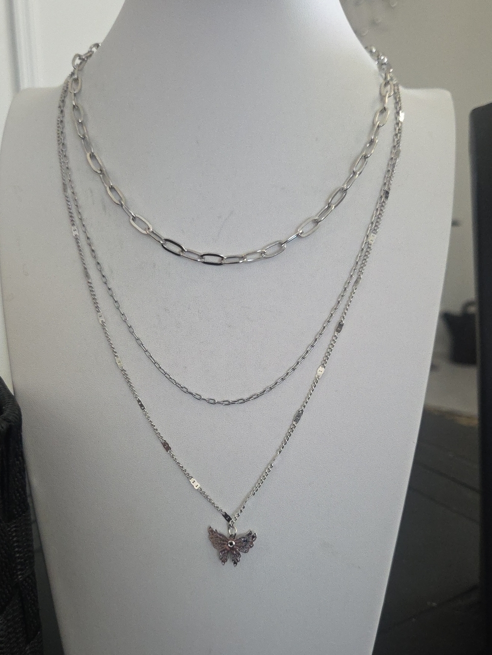 Paparazzi Bountiful Butterflies White Necklace NWT